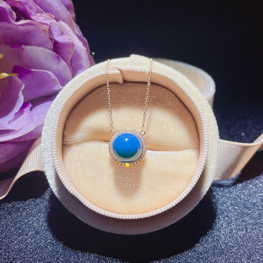 Pendentif en ambre bleu dominicain incrusté d'or 18K - Pièce de bijouterie unique