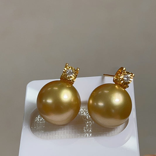 Luxe 11-12 mm Zuidzee gouden pareloorbellen in 18K goud met diamanten - elegante sieraden