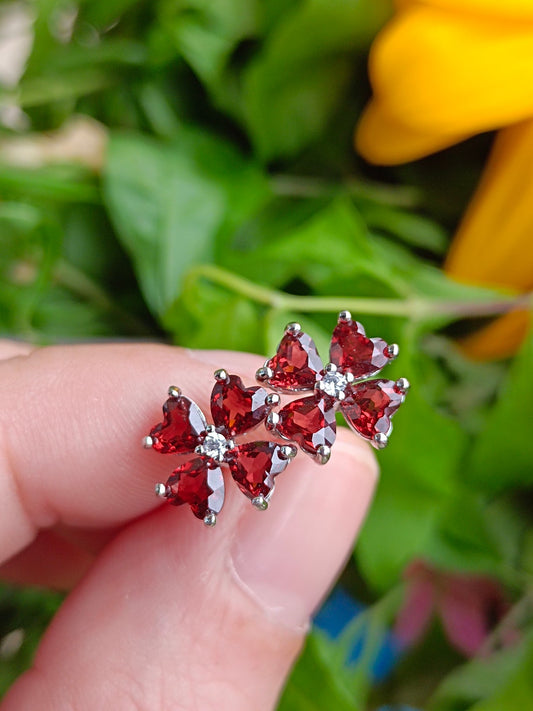 Anello quadrifoglio con granato naturale - Gioielli di fortuna e bellezza