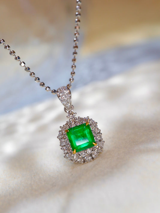 Colgante de esmeralda Panjshir: una pieza de joyería fina versátil