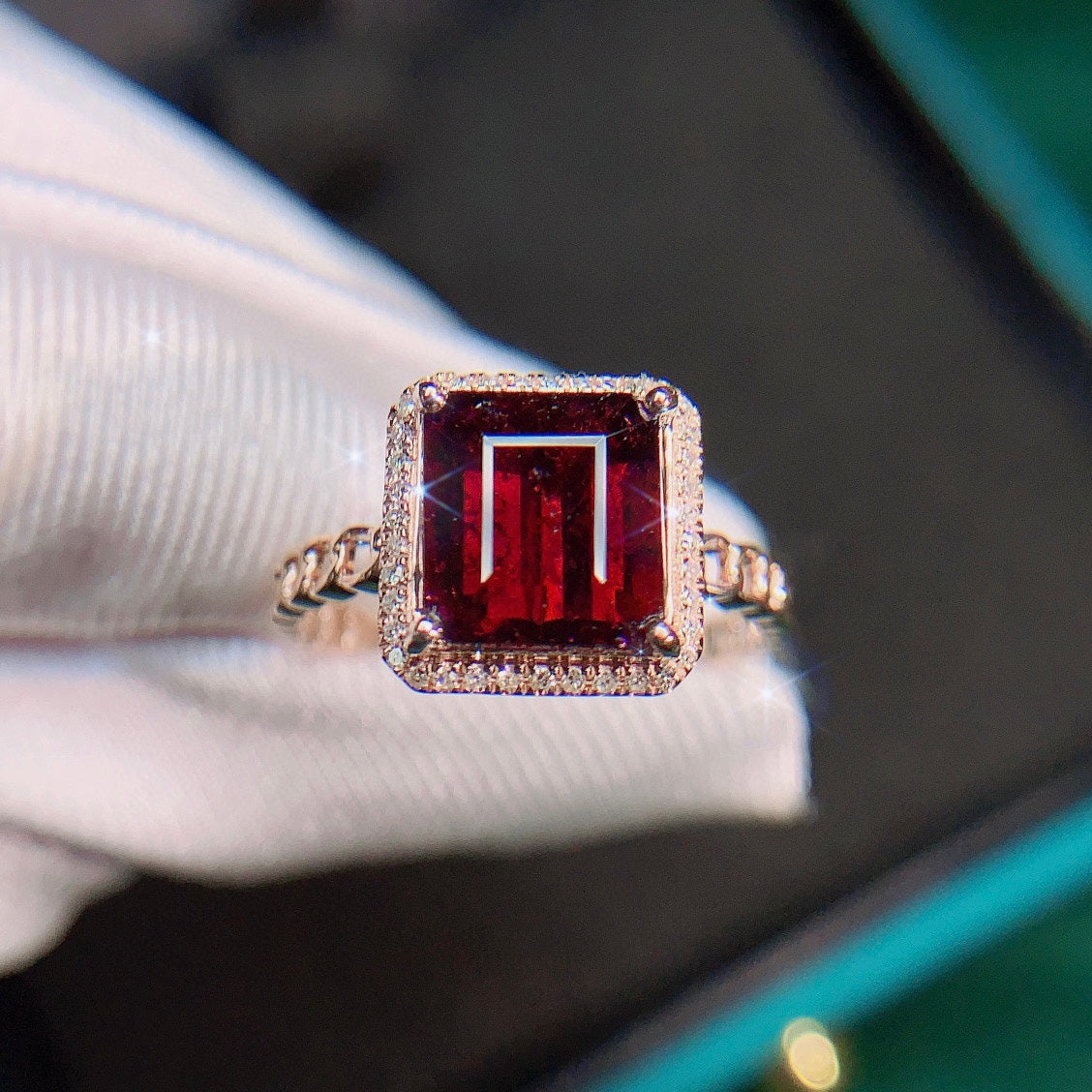 Natural 18K Gold Ruby Zoisite Jewelry - A Dreamlike Delight