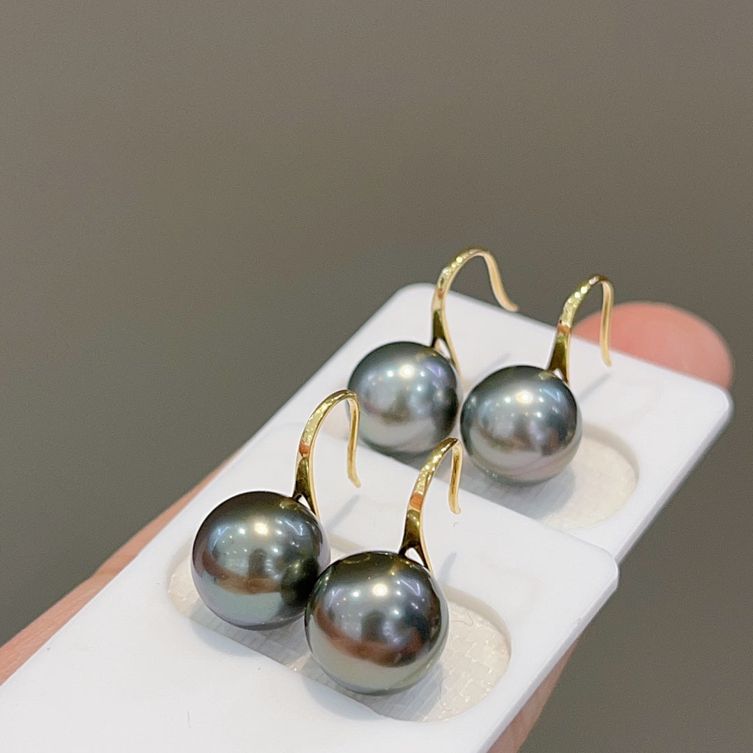 Luxurious 18K Gold Tahiti Black Pearl Earrings - High Quality Jewelry