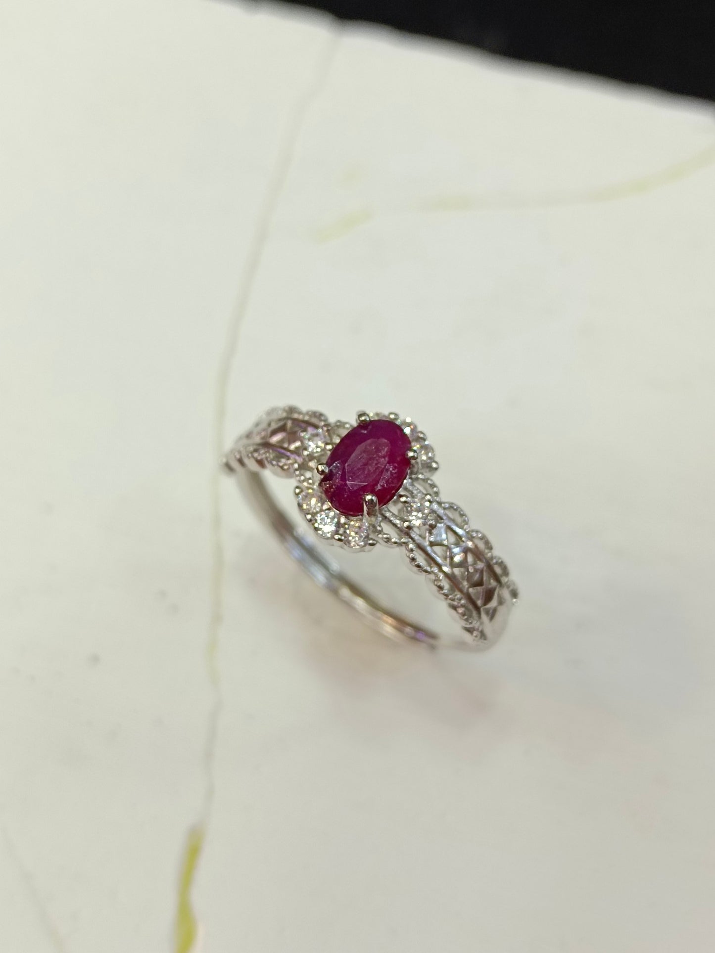 Anello in argento con rubino incorporato S925 - Gioiello squisito