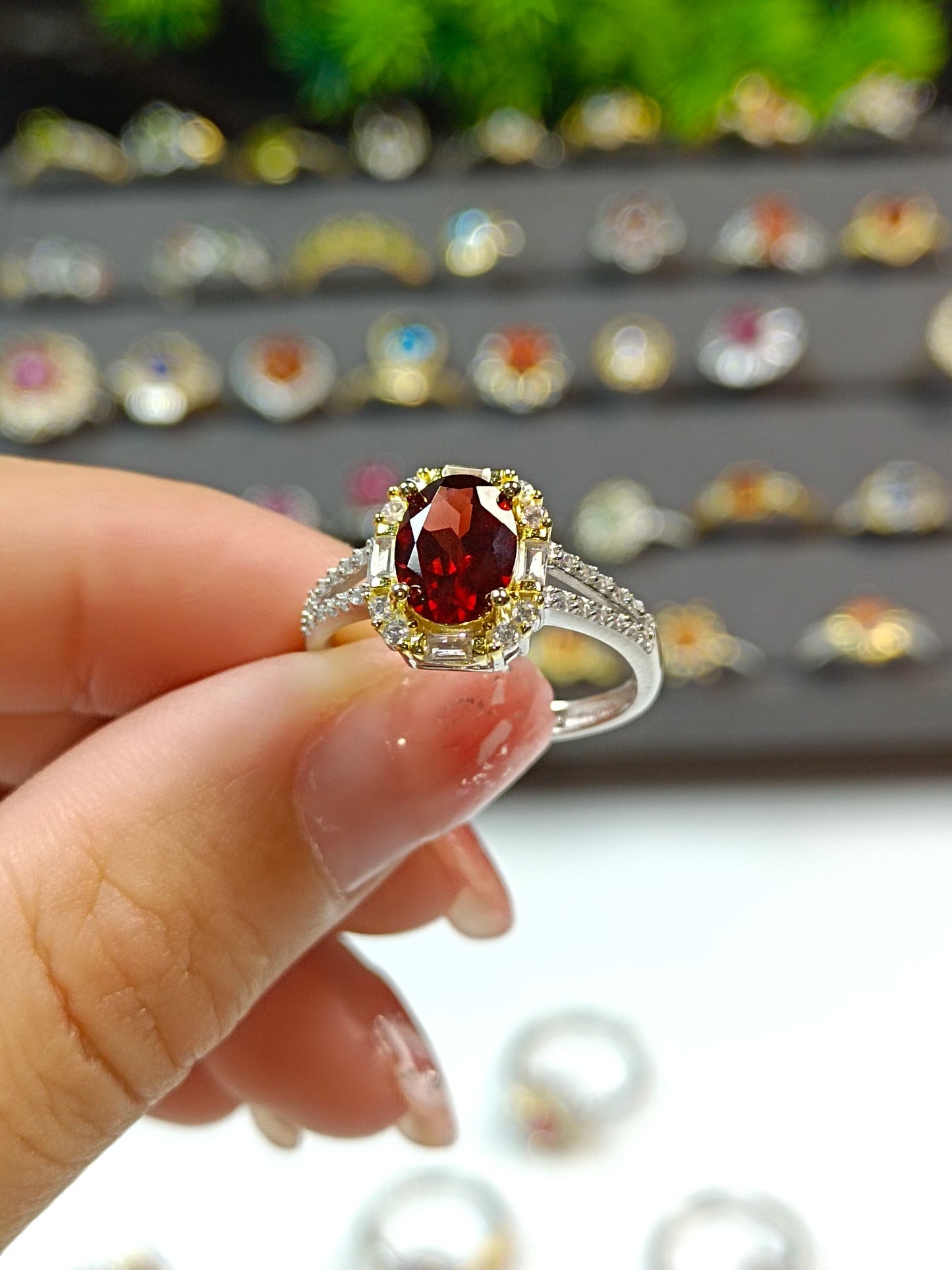 Elegante anello in argento sterling con granato - Gioielli artigianali bicolore regolabili