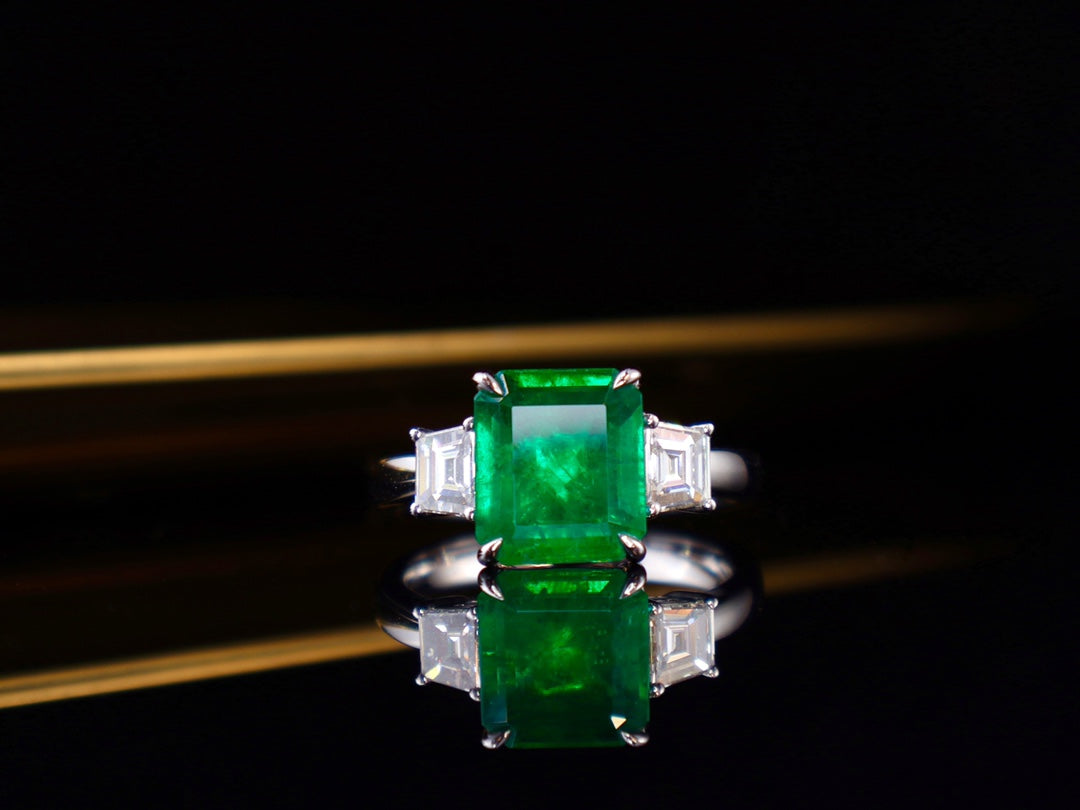Anello con smeraldo: gioiello di alta qualità verde brillante
