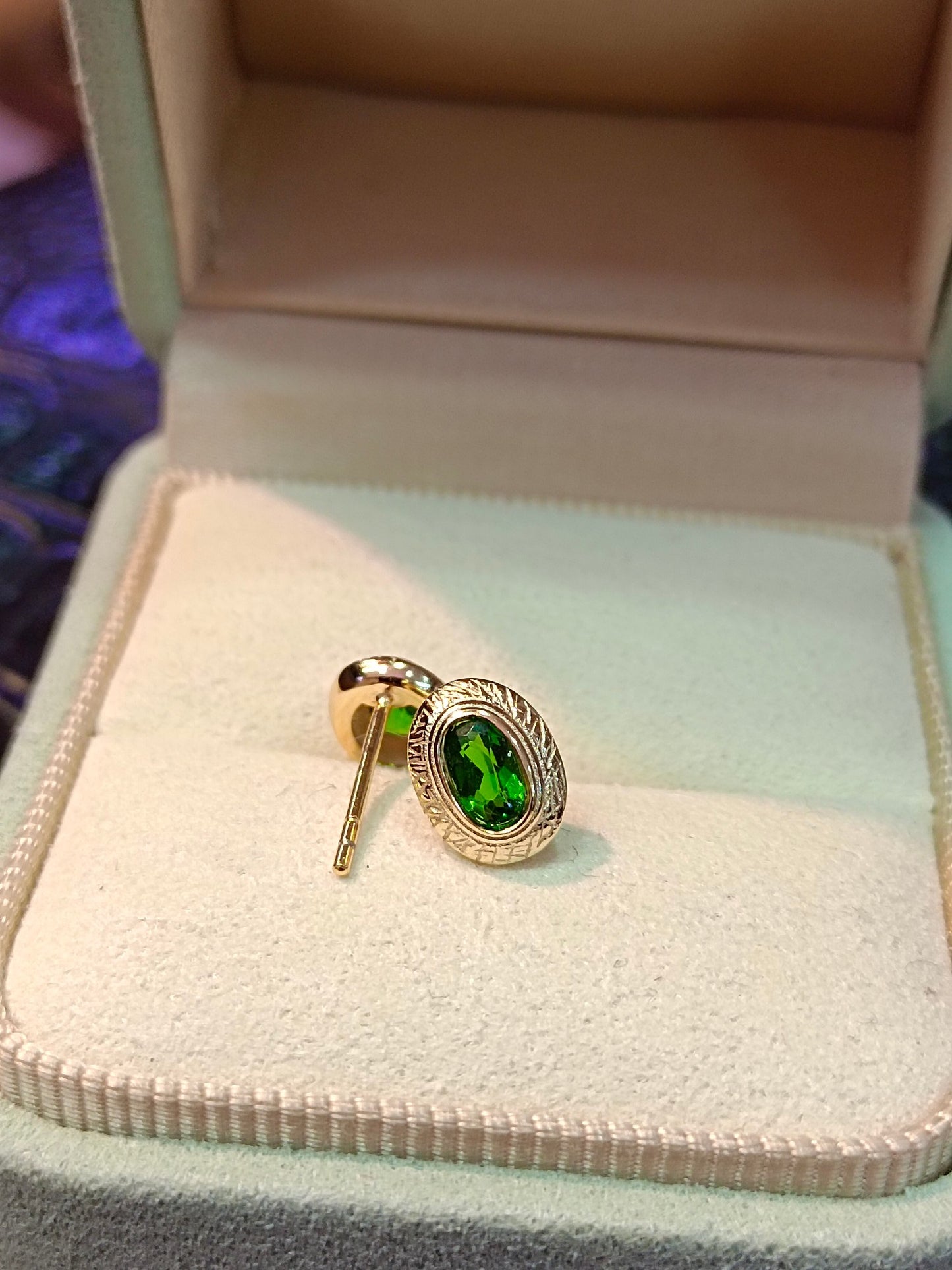 Ohrringe aus S925-Sterlingsilber mit eingebettetem Diopsid in 18-karätiger Goldtechnik – französischer Vintage-Palast-Stil