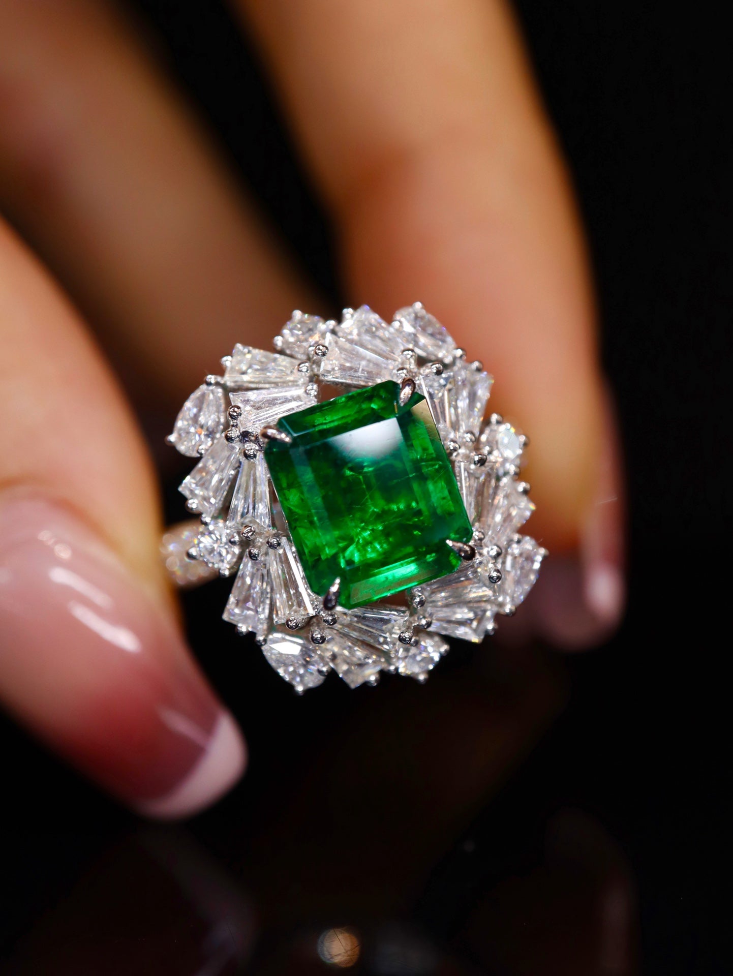 Anello con smeraldo - Gioiello di lusso Warton Green da 3,01 ct