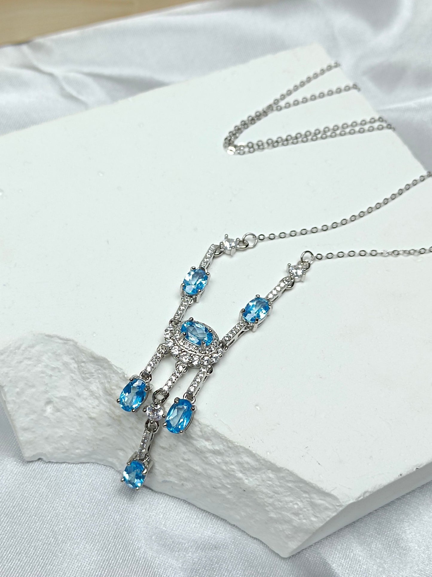 Luxurious S925 Silver Embedded Topaz Necklace - Elegant Jewelry