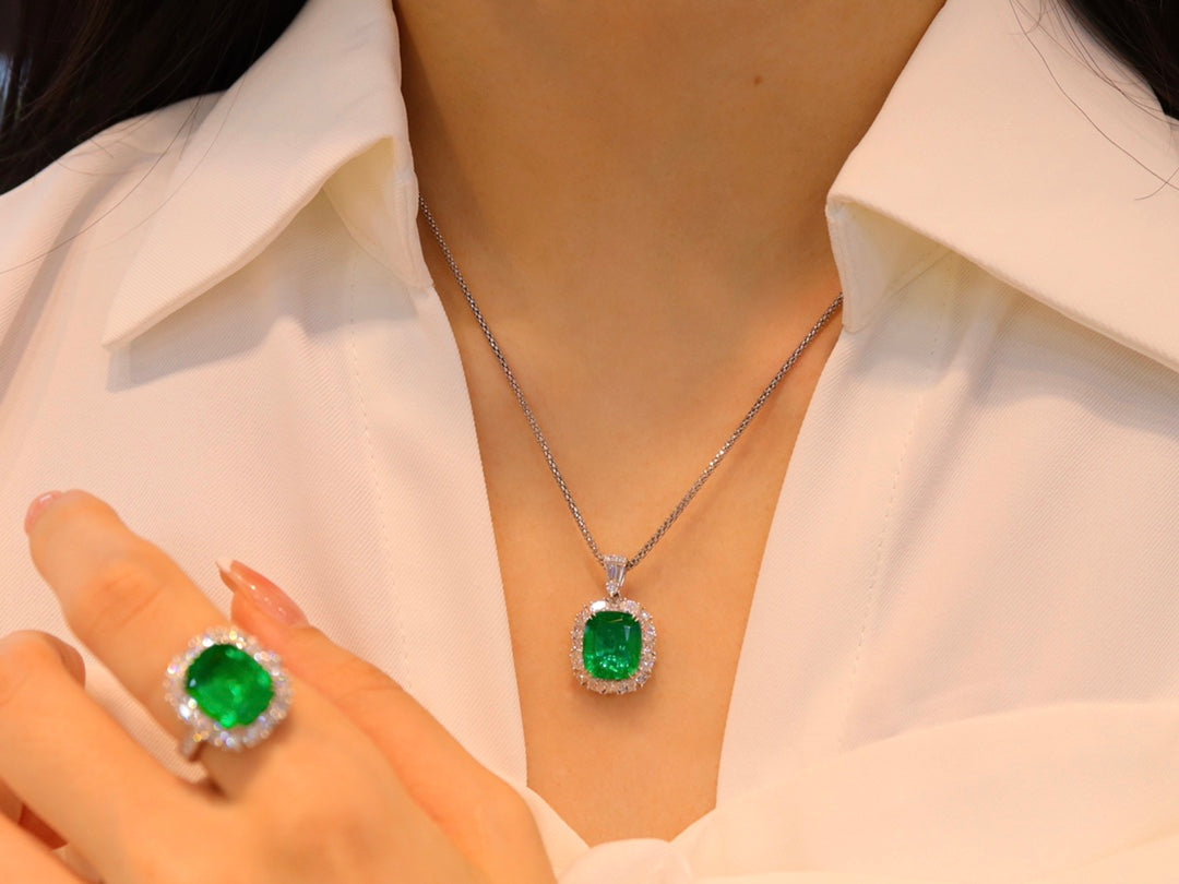 Smaragdgroene hangersieraden: prachtig collectiestuk met GIA-certificaat