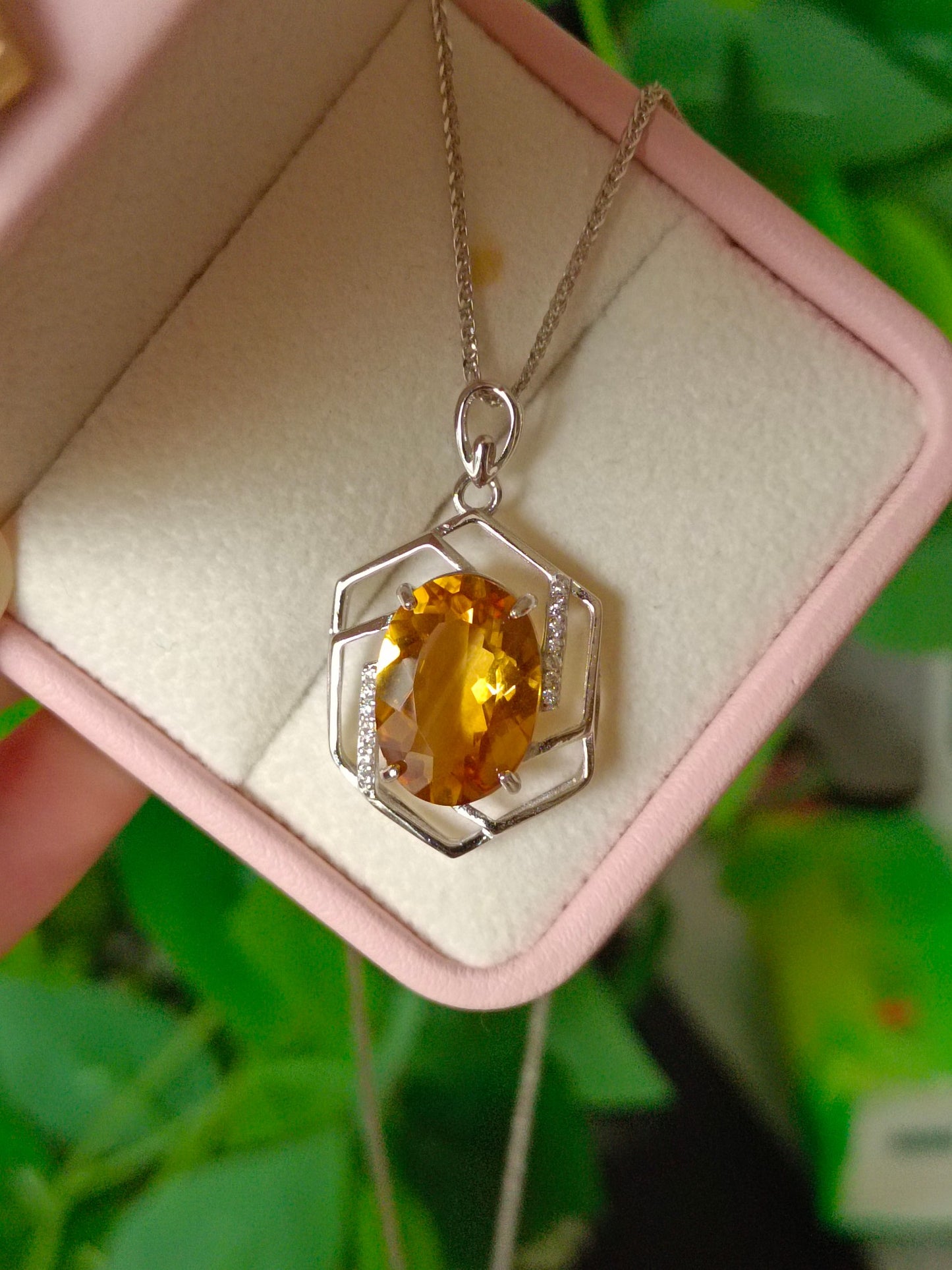 Natural Yellow Crystal Pendant - Exquisite Jewelry for Elegance
