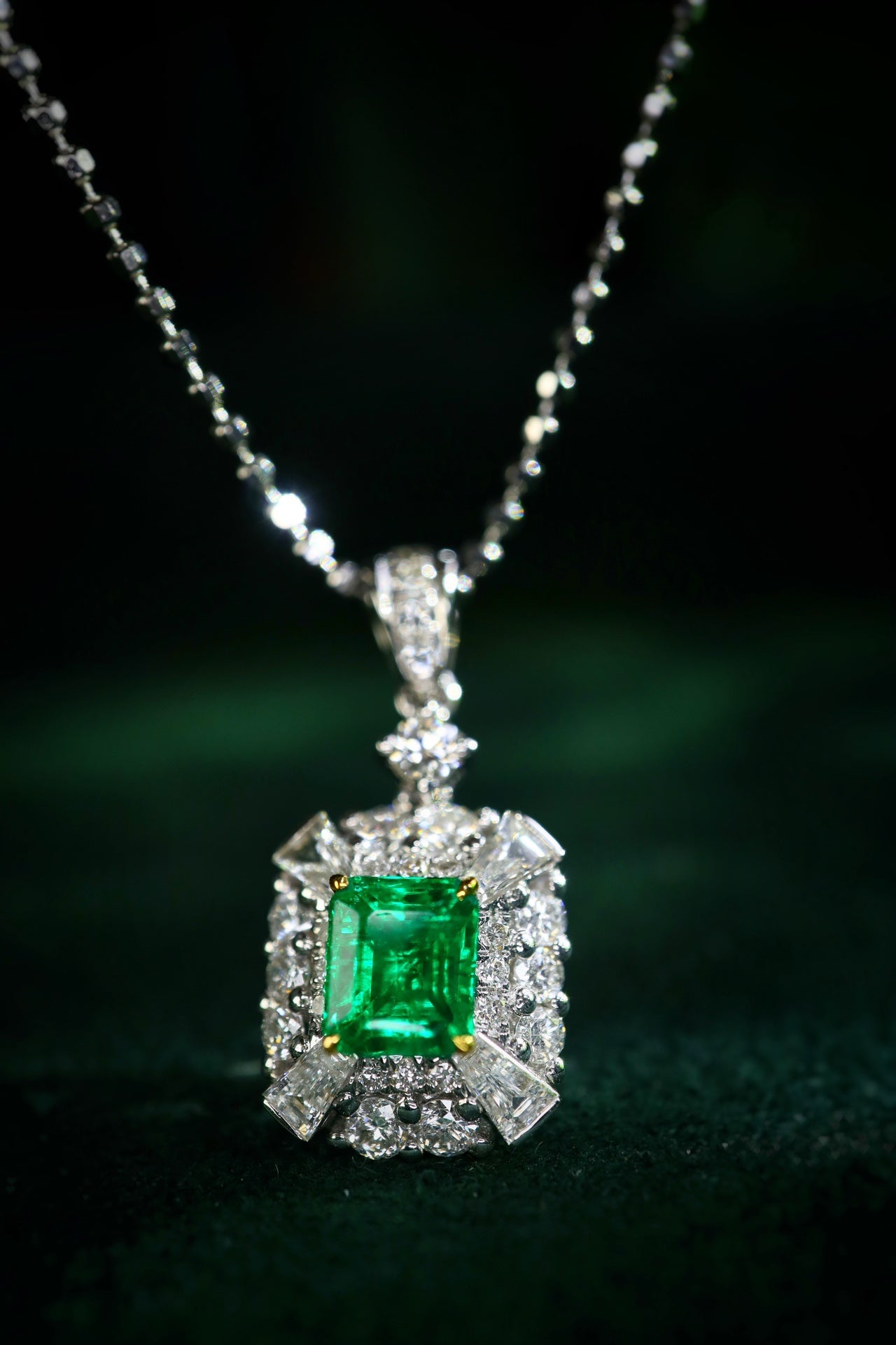 Colgante de esmeralda Panjshir: una pieza de joyería fascinante