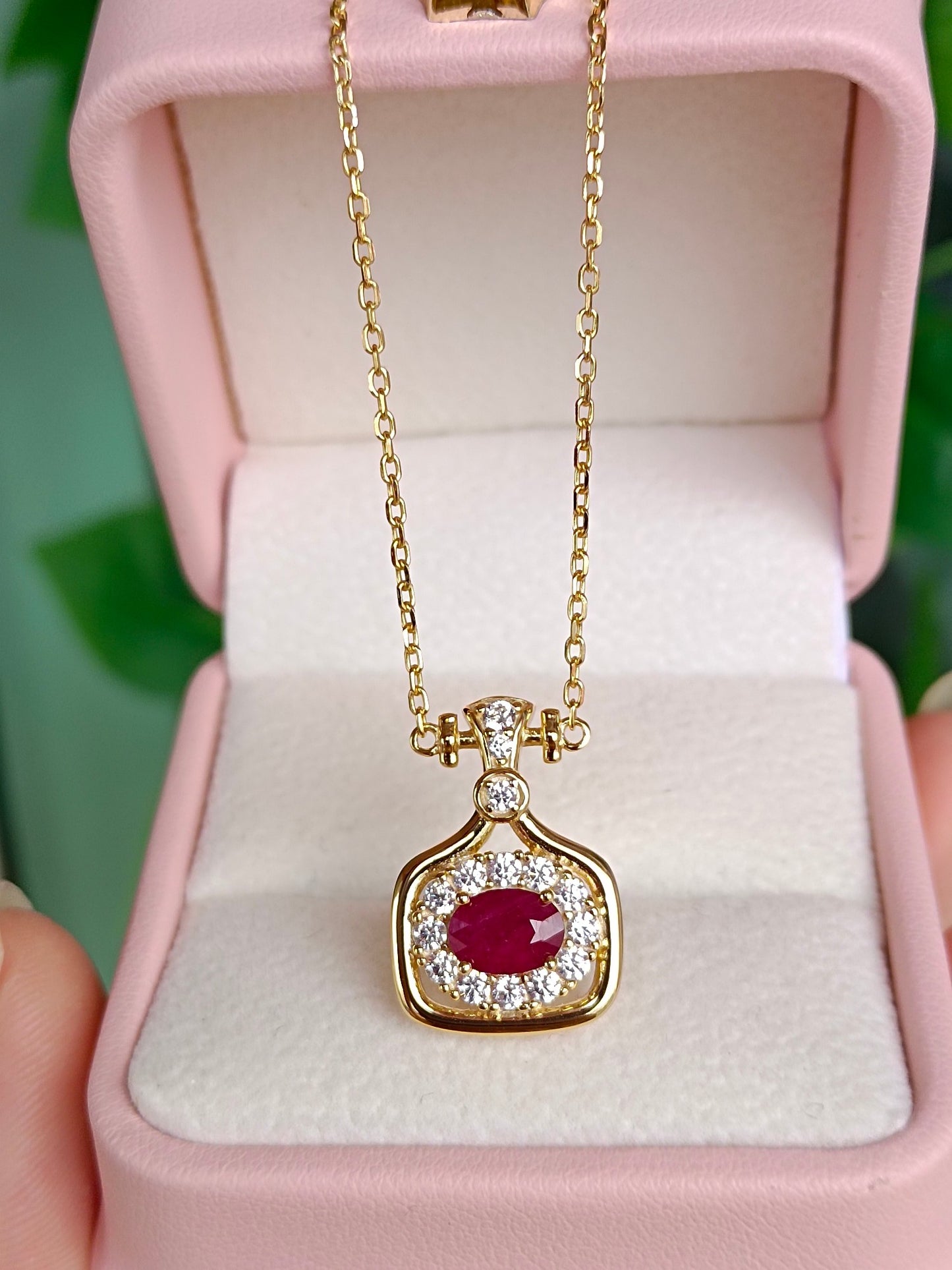 Collana con ciondolo rubino alla moda con bottiglia di profumo - Gioiello elegante