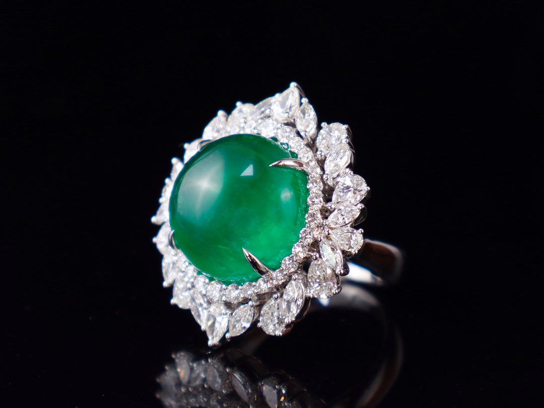Anello con smeraldo: gioielli verde brillante di squisita fattura