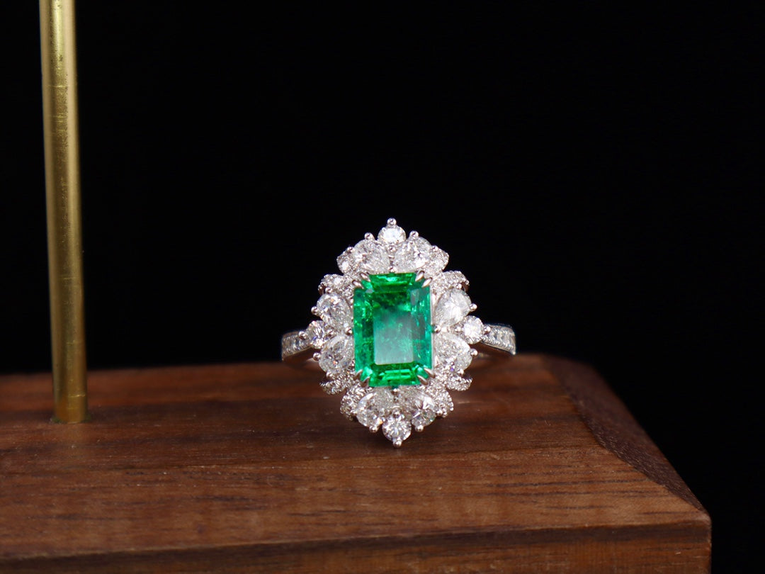 Cincin Zamrud - Karya Agung Keanggunan dalam Barang Kemas
