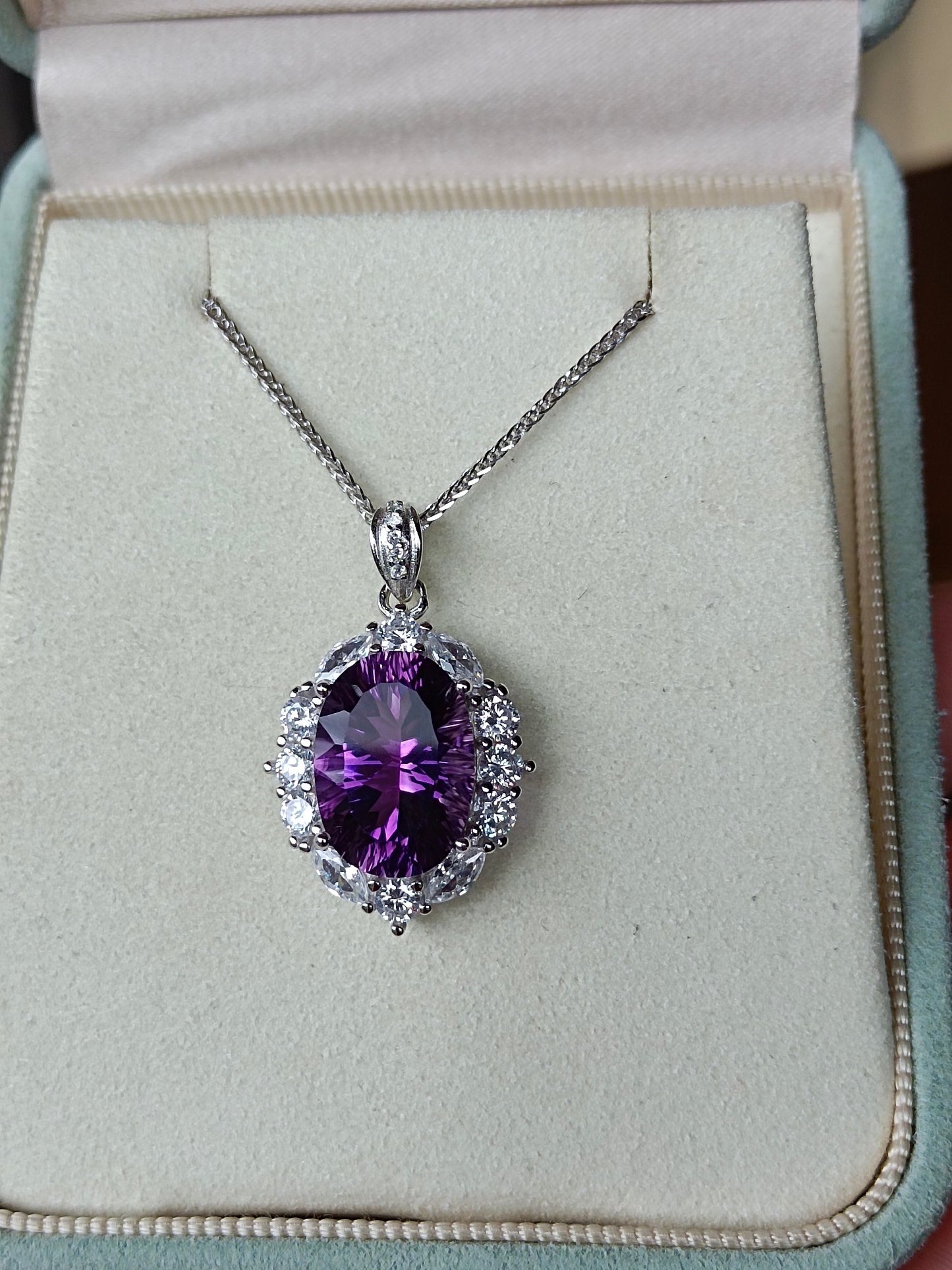 Luxurious Natural Amethyst Pendant Jewelry - A Dazzling Statement of Elegance