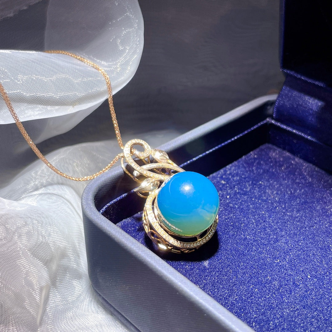 Colgante de Ámbar Azul Dominicana Incrustado en Oro de 18k - Joyería Exquisita