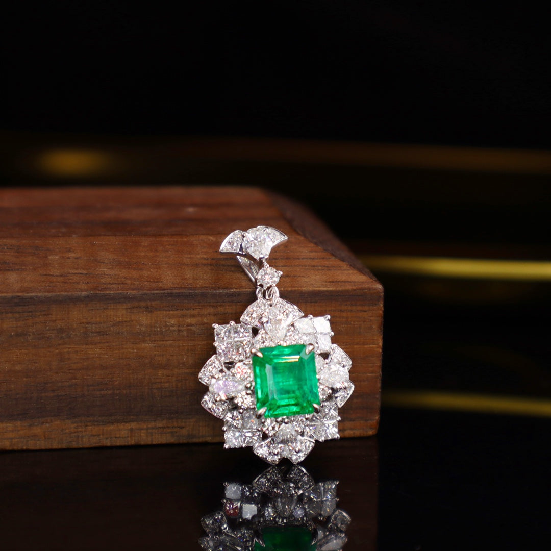 Panjshir Emerald Pendant - A Luxurious Jewelry Piece