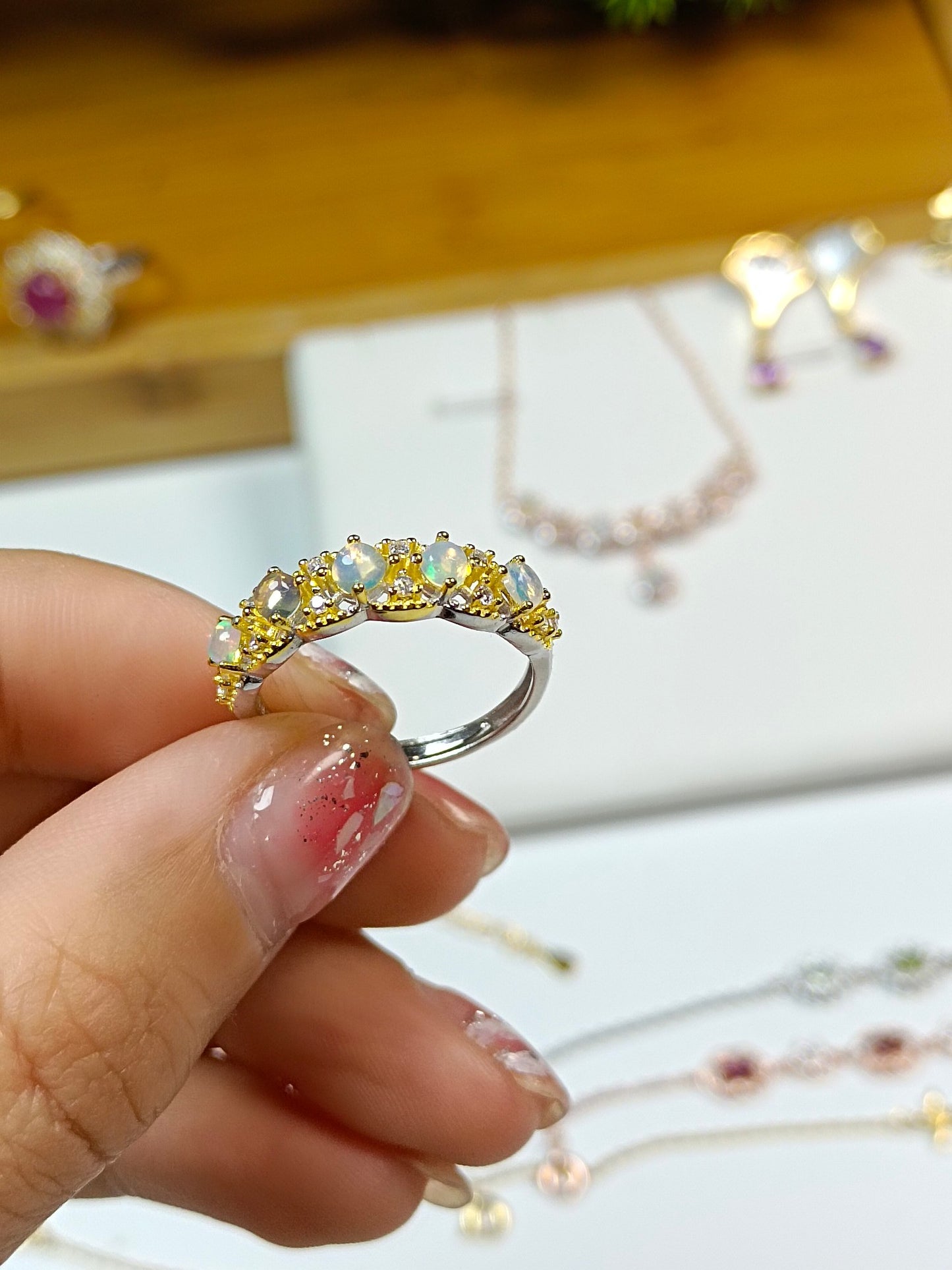 Anello con fila di opali incorporati in argento S925 - Gioielli di moda minimalista