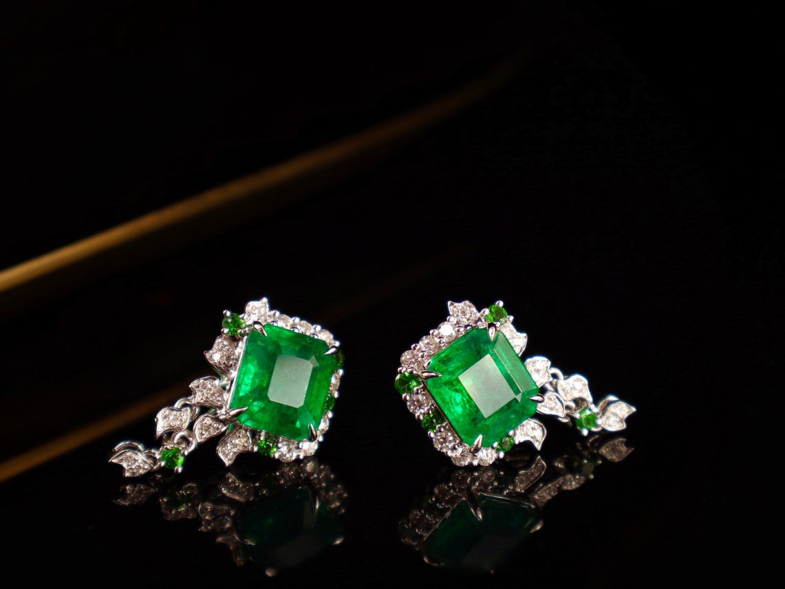 Emerald örhängen - 4,37 karat designerstycke med GILD-certifiering