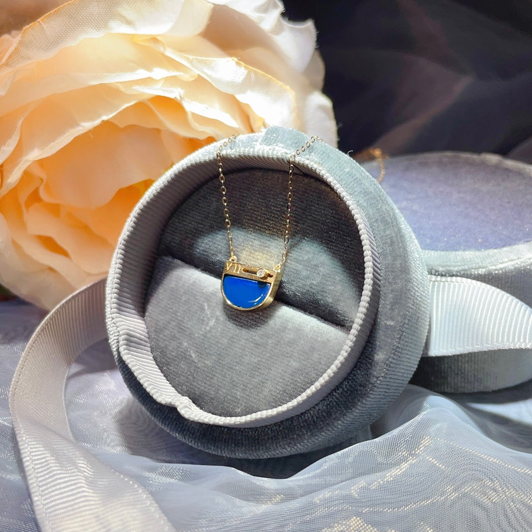 Pandantiv rafinat din aur de 18K încorporat cu chihlimbar albastru dominican - O bijuterie atemporală
