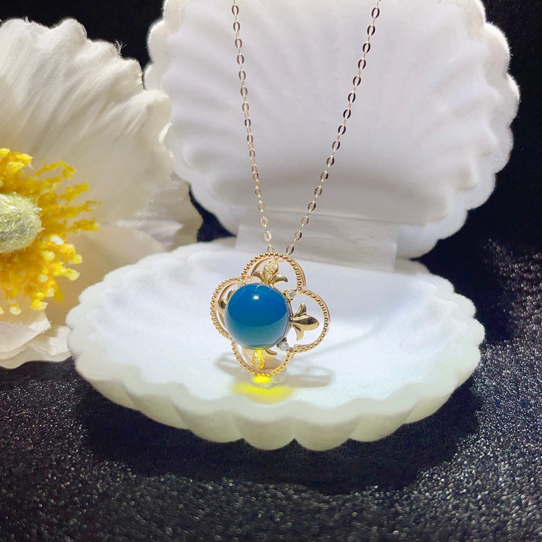 सुंदर 18k गोल्ड एंबेडेड डोमिनिकन ब्लू एम्बर पेंडेंट - शरद ऋतु के अंत और सर्दियों के स्वागत के लिए एक गहना