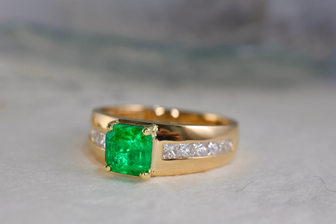 Panjshir-Smaragdring – leuchtend grüner Schmuck für ein mutiges Statement