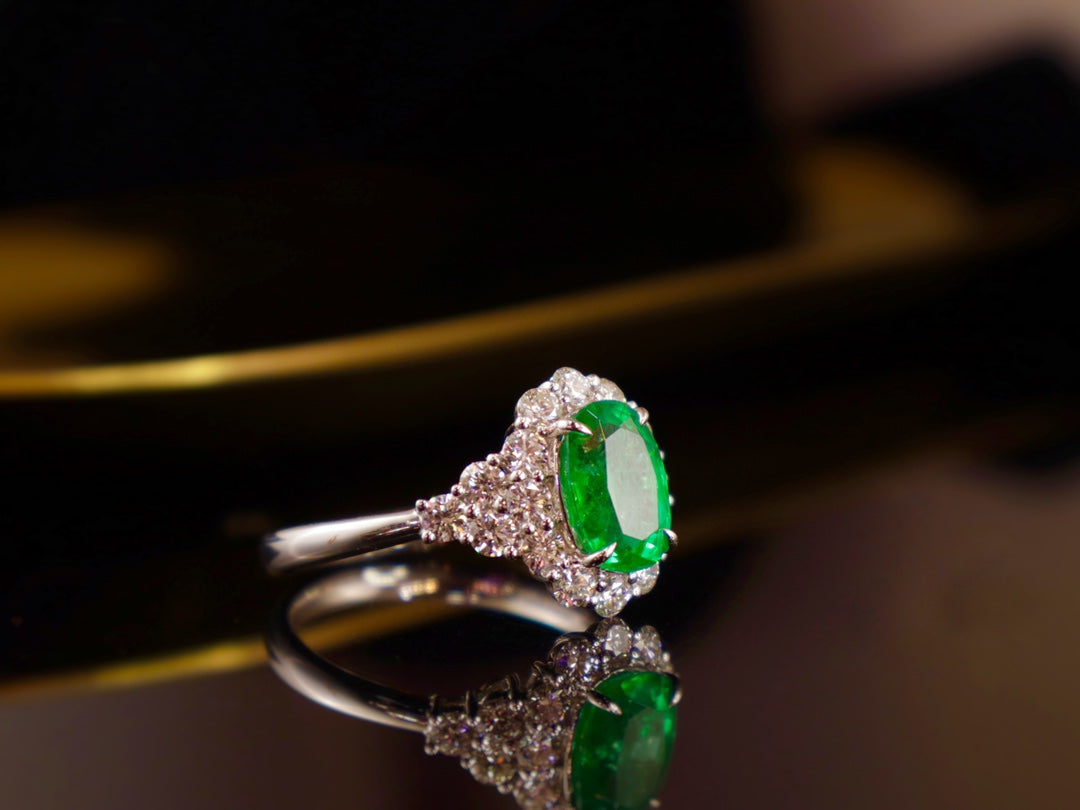 Emerald Ring: 1.55ct Vivid Green Gemstone smycken