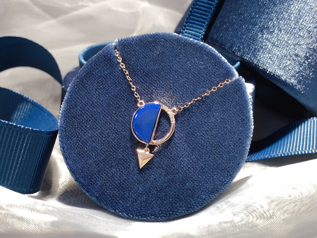 Colar minimalista de âmbar azul dominicano 18K - joia elegante e atemporal
