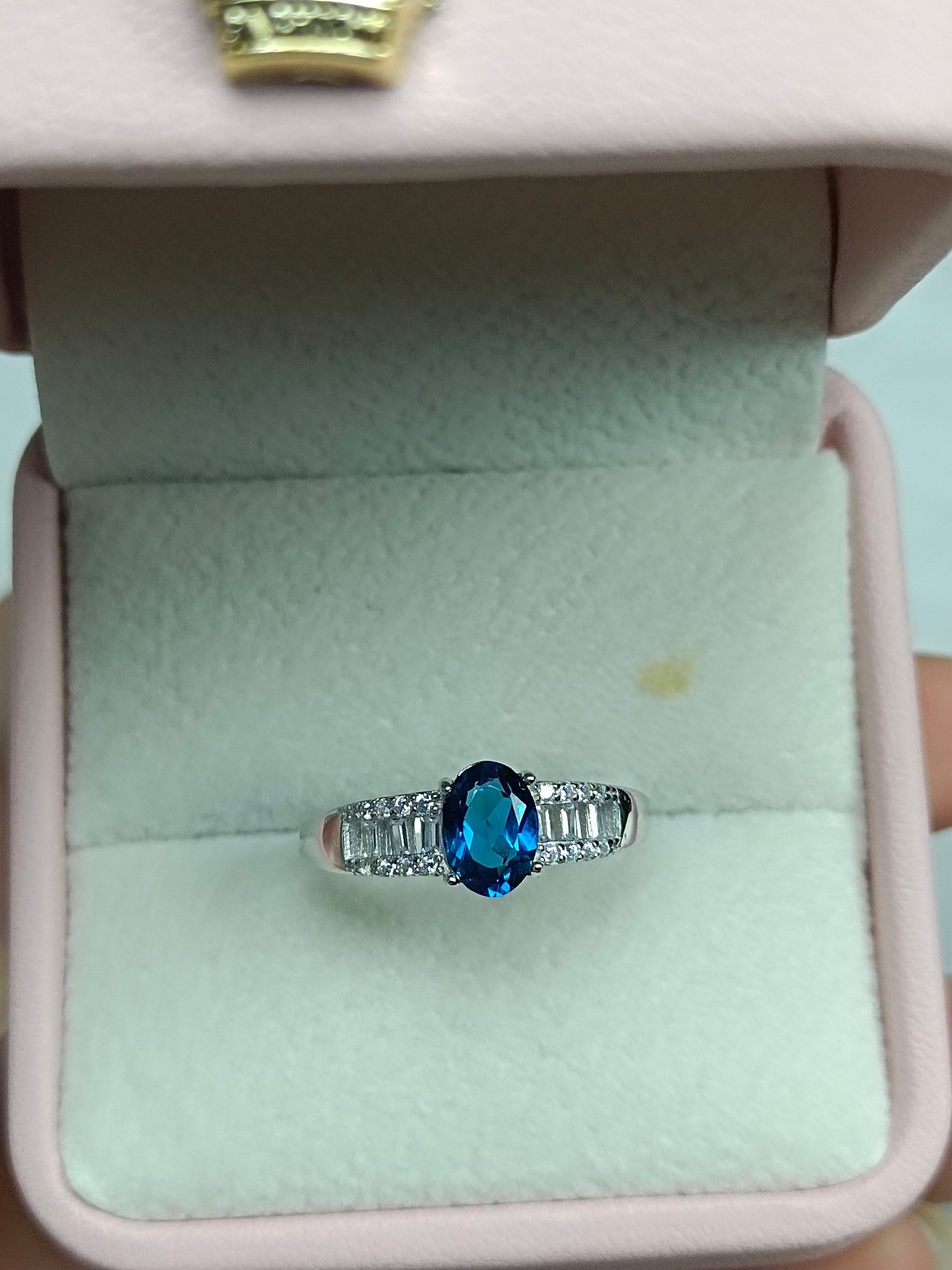 Mystic London Blue Topaz Ring - Et fascinerende smykke