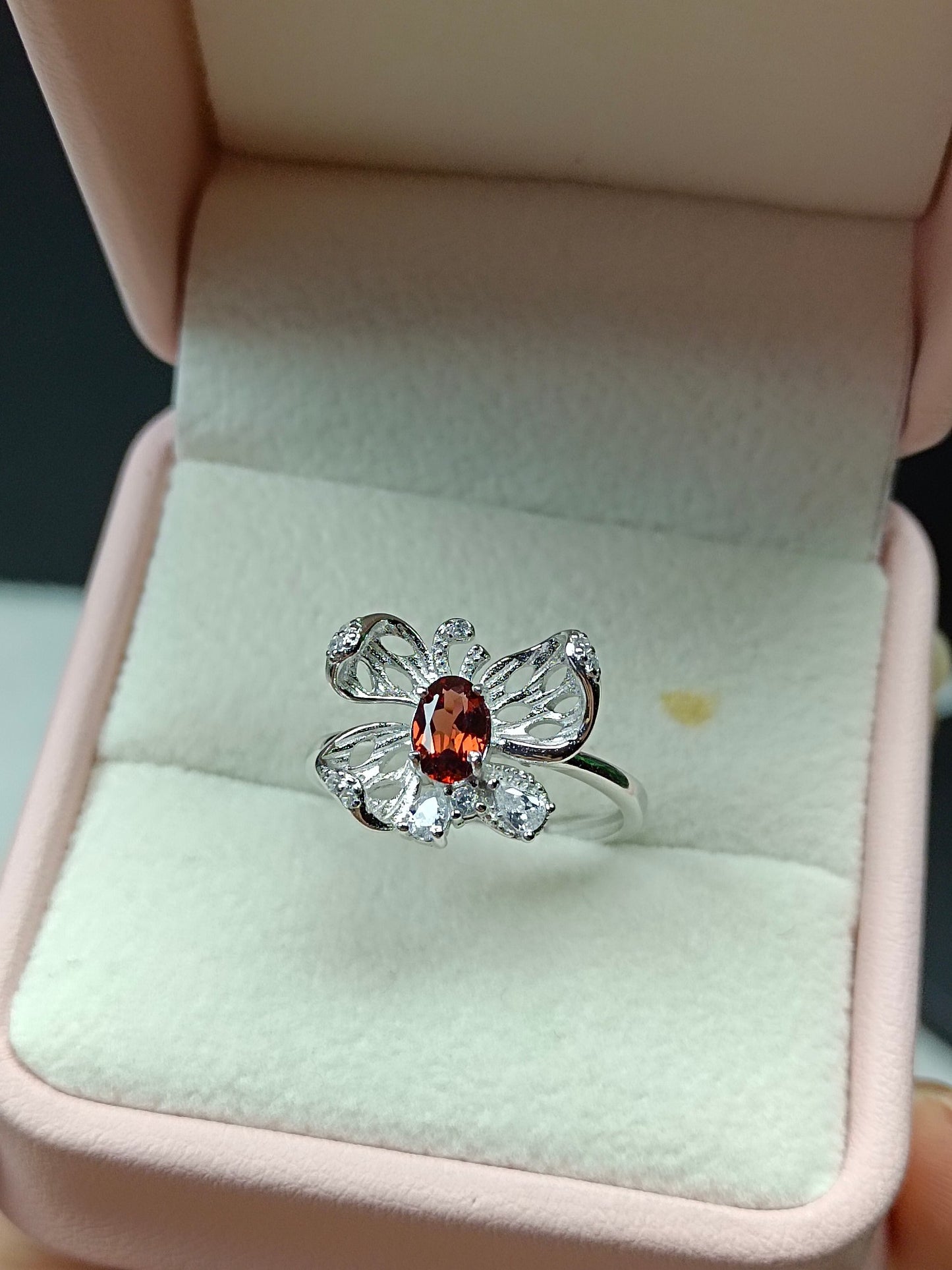 Anello farfalla con granato naturale - pezzo di gioielleria unico