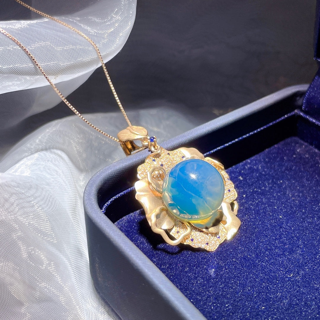 Colgante de Ámbar Azul Dominicana Incrustado en Oro de 18k - Joyería Exquisita