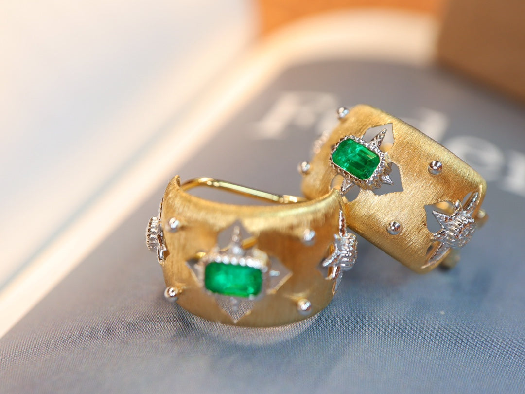 Joyería con clips para orejas de esmeralda estilo Buccellati