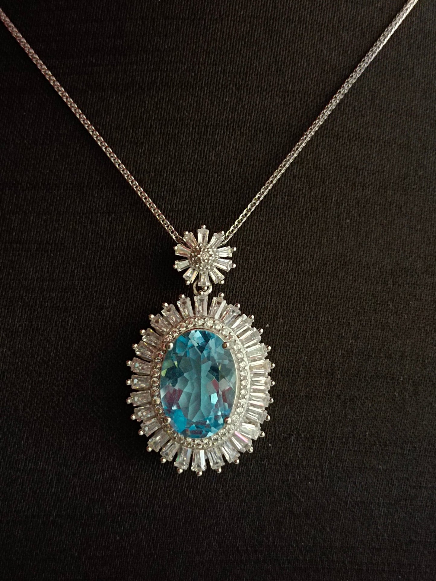 Prachtige natuurlijke Zwitserse blauwe topaas hanger sieraden