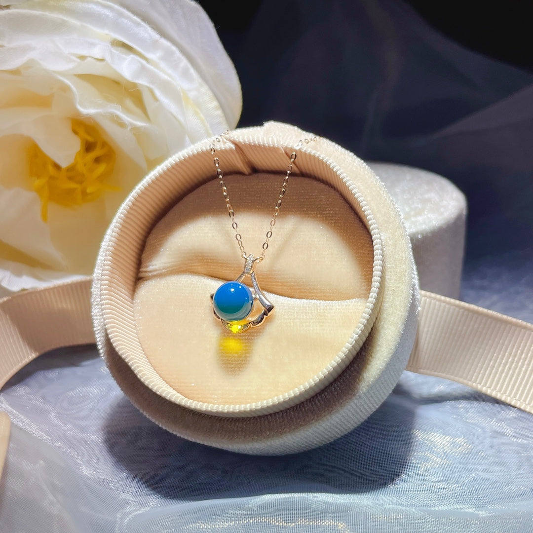 وصول جديد: قلادة من الكهرمان الأزرق الدومينيكي المضمنة بالذهب عيار 18 قيراط - مجوهرات رائعة
