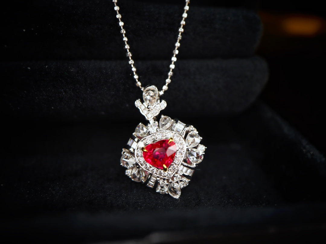 Joyería con colgante de rubí y sangre de paloma en forma de corazón: una joya fascinante
