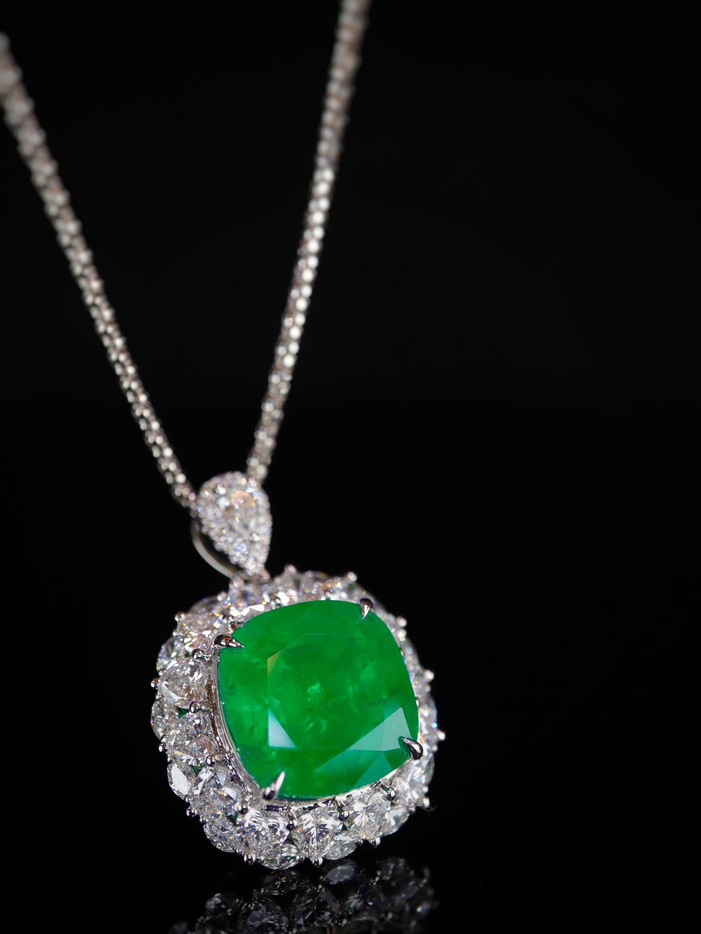Emerald Pendant Jewelry: Vivid Green, Large 6.32ct Stone