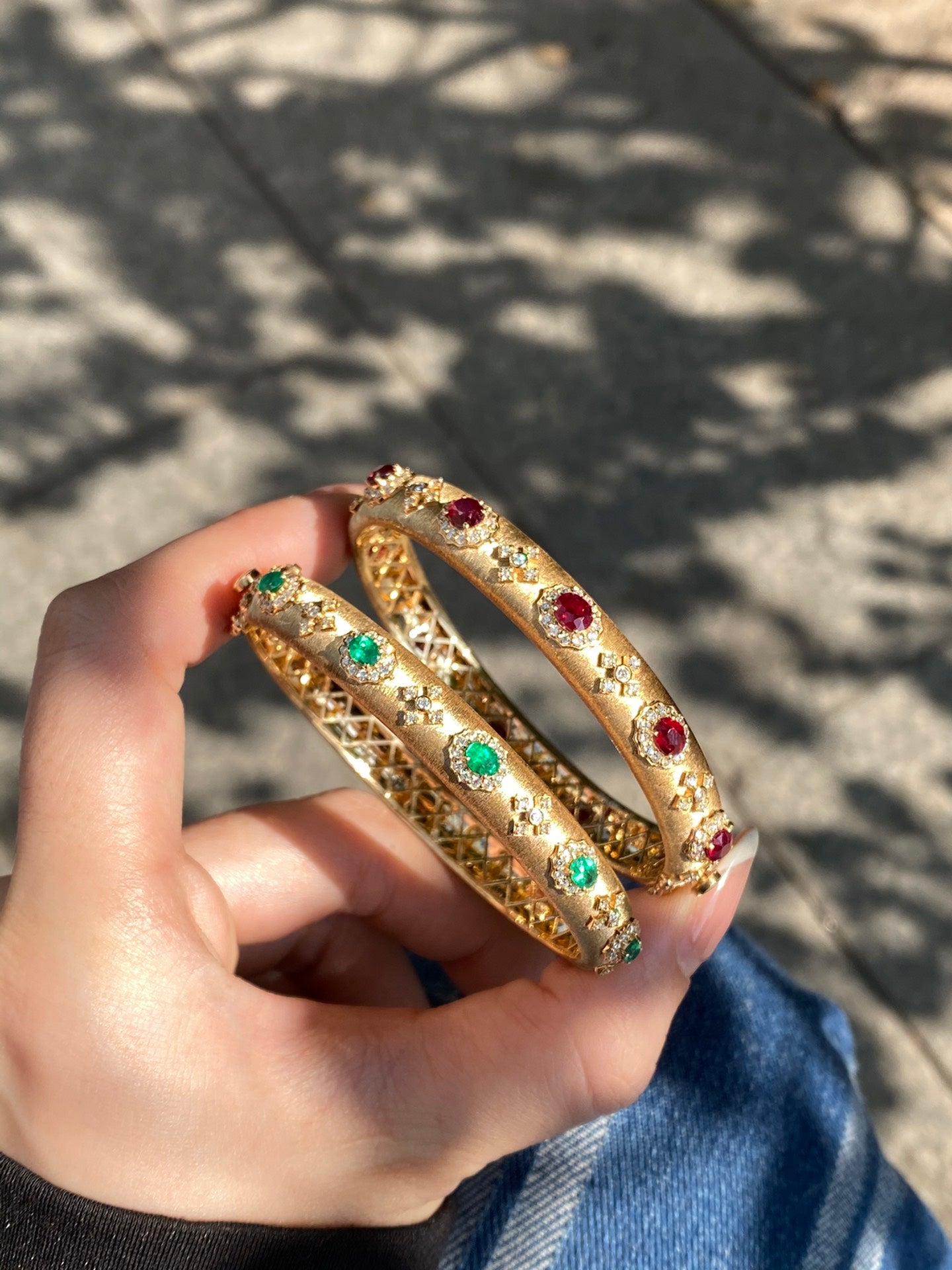 Zeitlose Eleganz: Buccellati-Handwerksschmuck mit Panjshir-Smaragd und Taubenblutrot