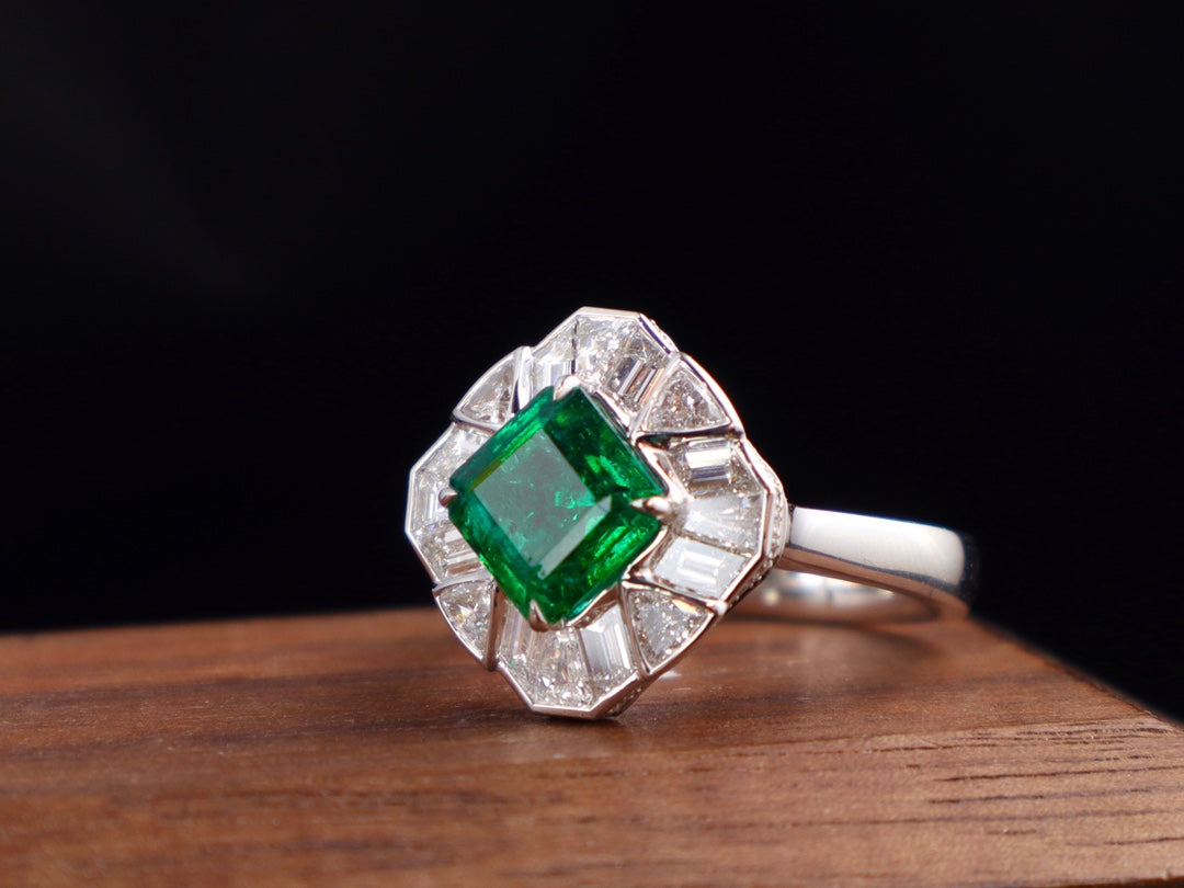 Anello con smeraldo dal design architettonico - Gioielleria di fascia alta