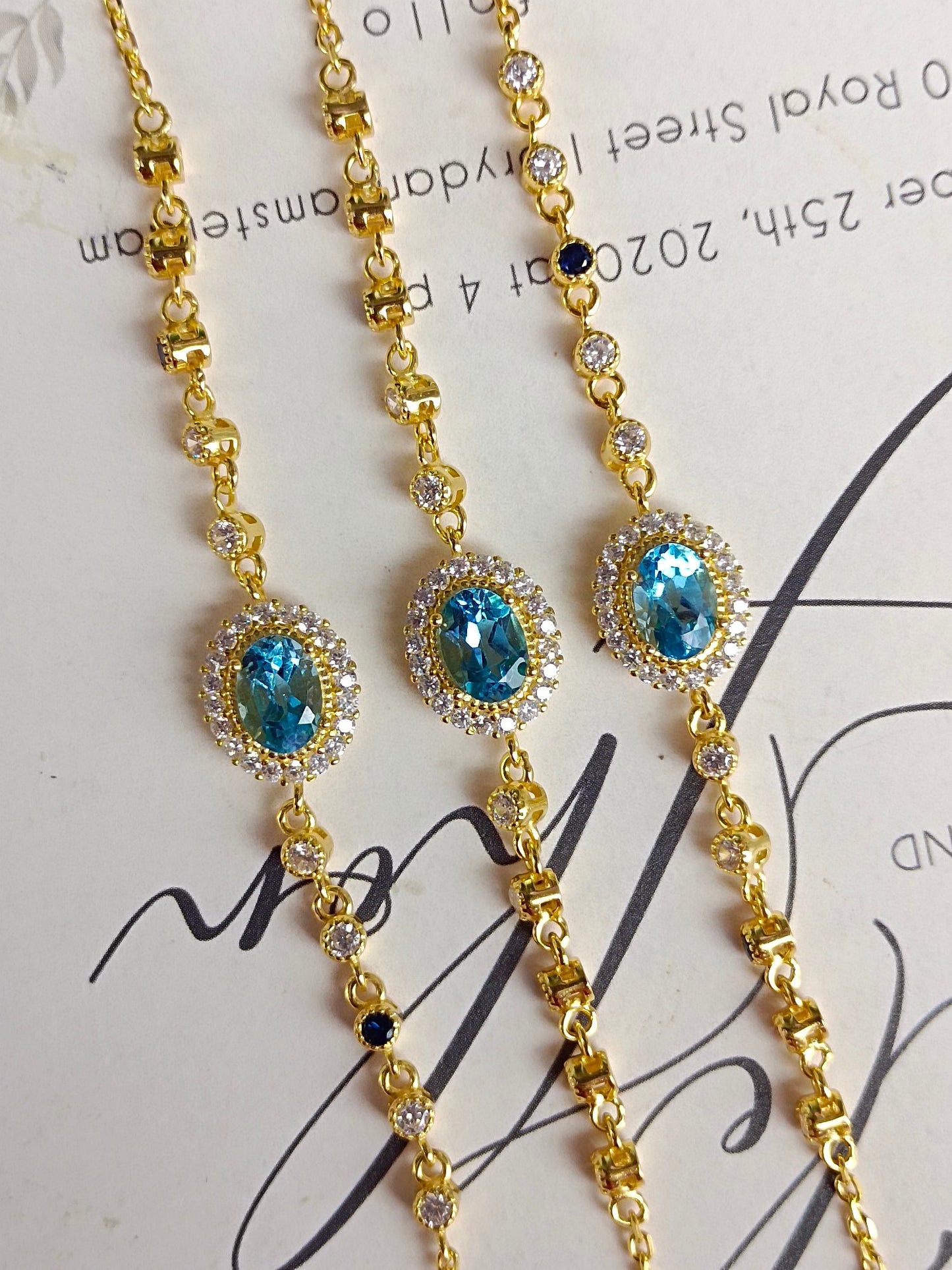 Bracciale gioiello con topazio azzurro naturale svizzero: un simbolo di pace e amicizia