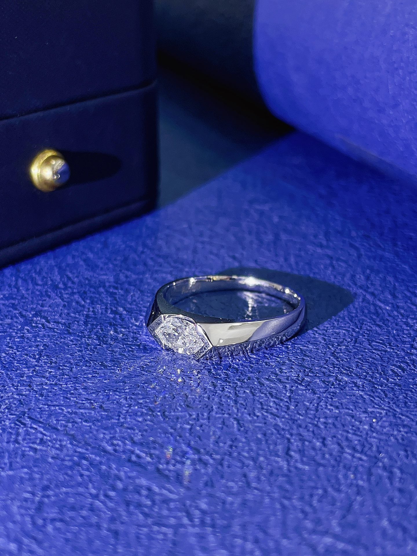 18 Karat kultivierter einzelner Marquise-Armring-Schmuck