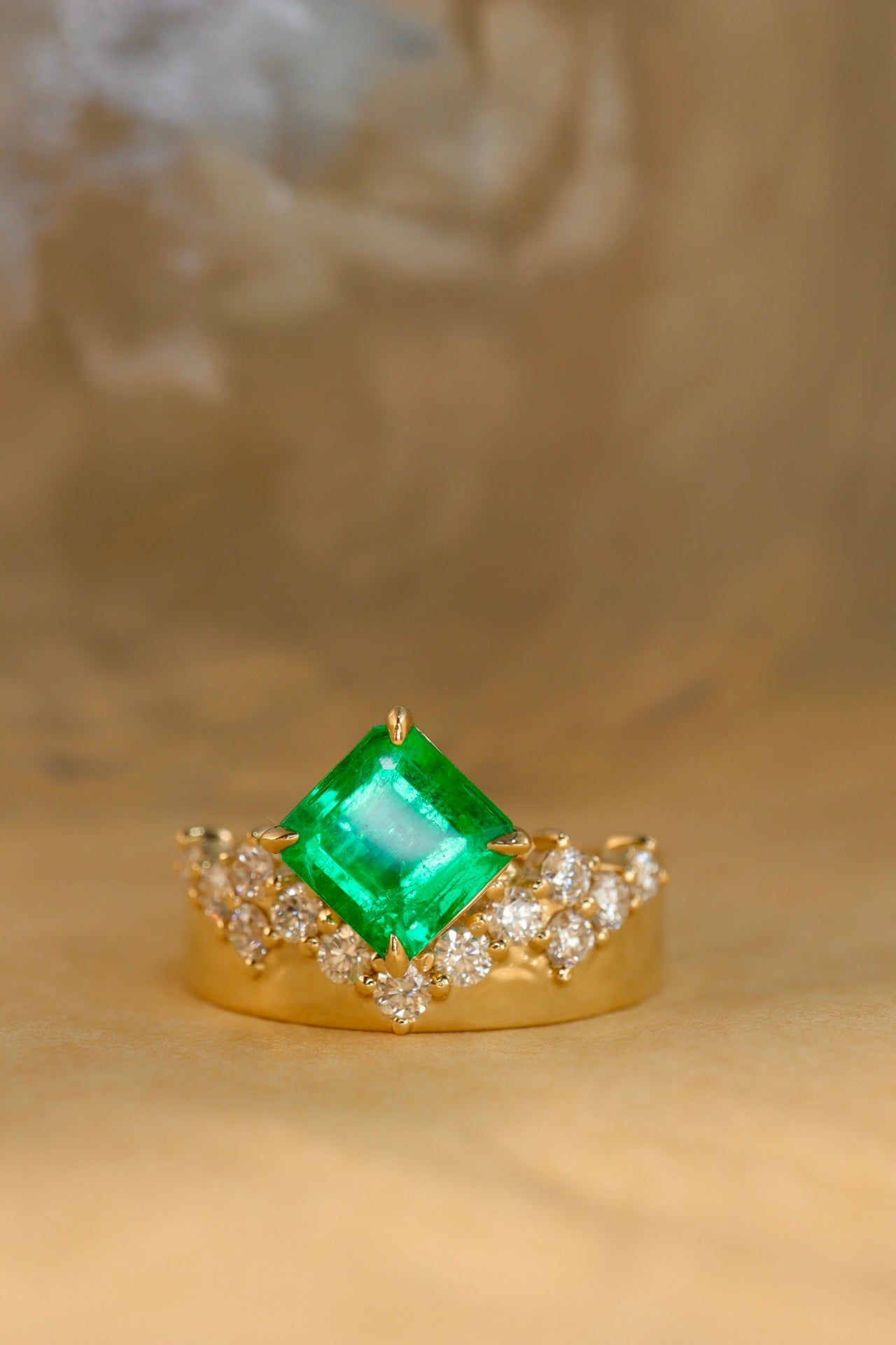 Panjshir-Smaragdschmuck mit Diamantakzent – ​​eine funkelnde Wahl