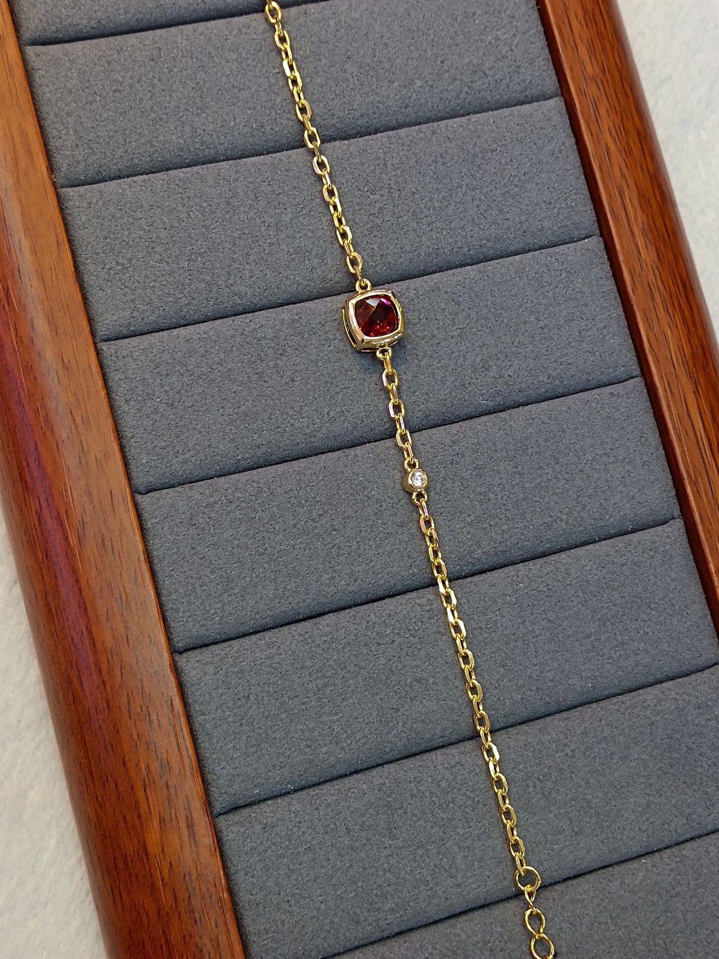 Pulseira quadrada granada em prata S925 com corte princesa - joias elegantes