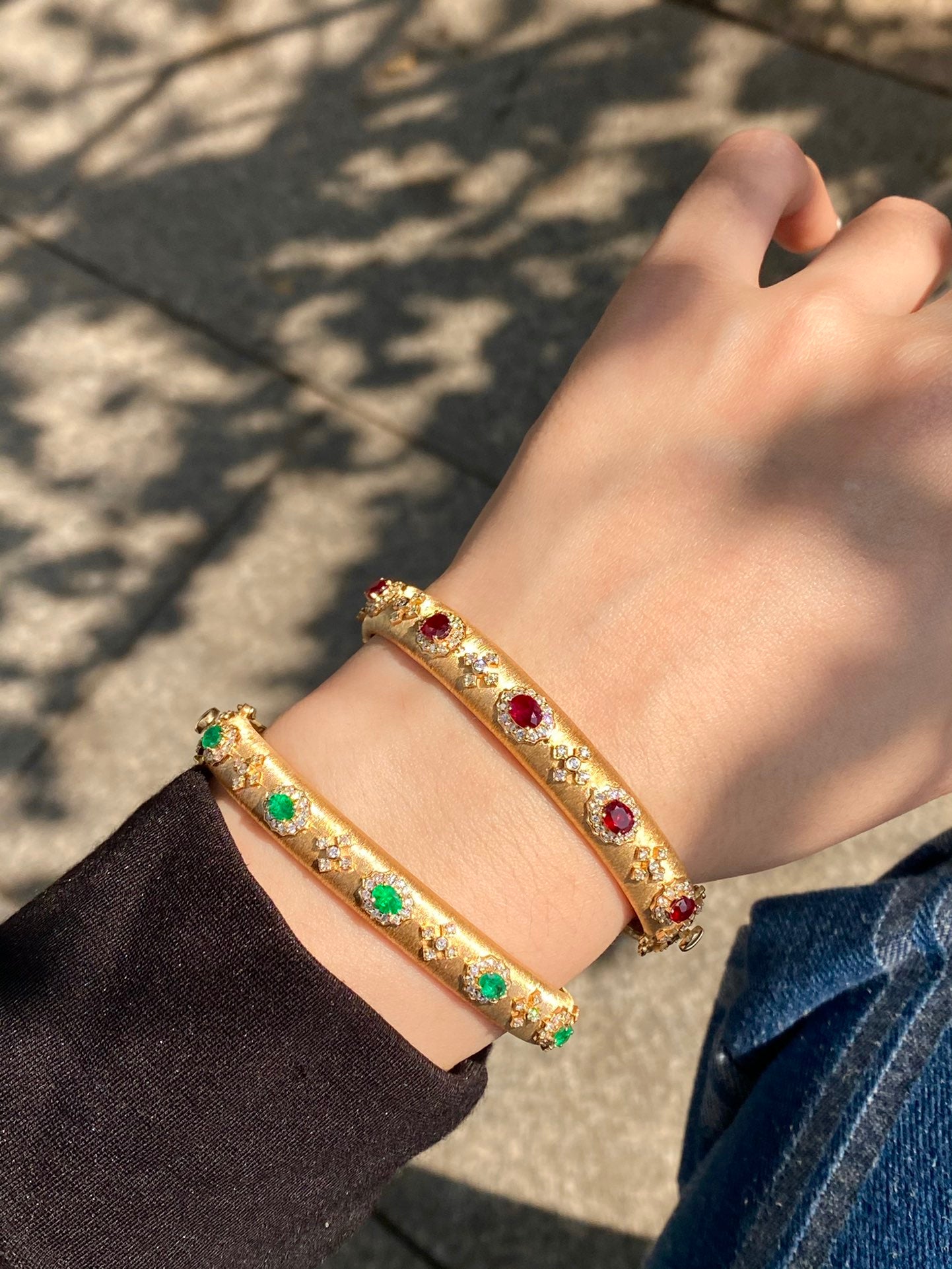 Zeitlose Eleganz: Buccellati-Handwerksschmuck mit Panjshir-Smaragd und Taubenblutrot