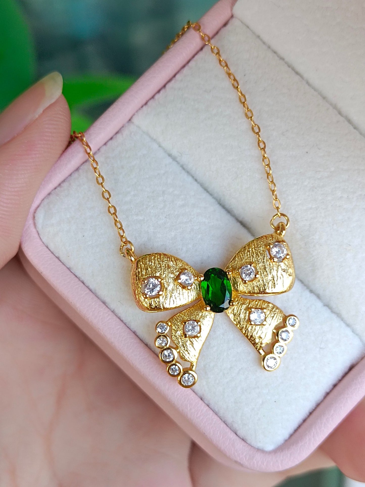 Collana a Fiocco in Diopside Naturale - Gioielli Squisiti per un'Eleganza Quotidiana