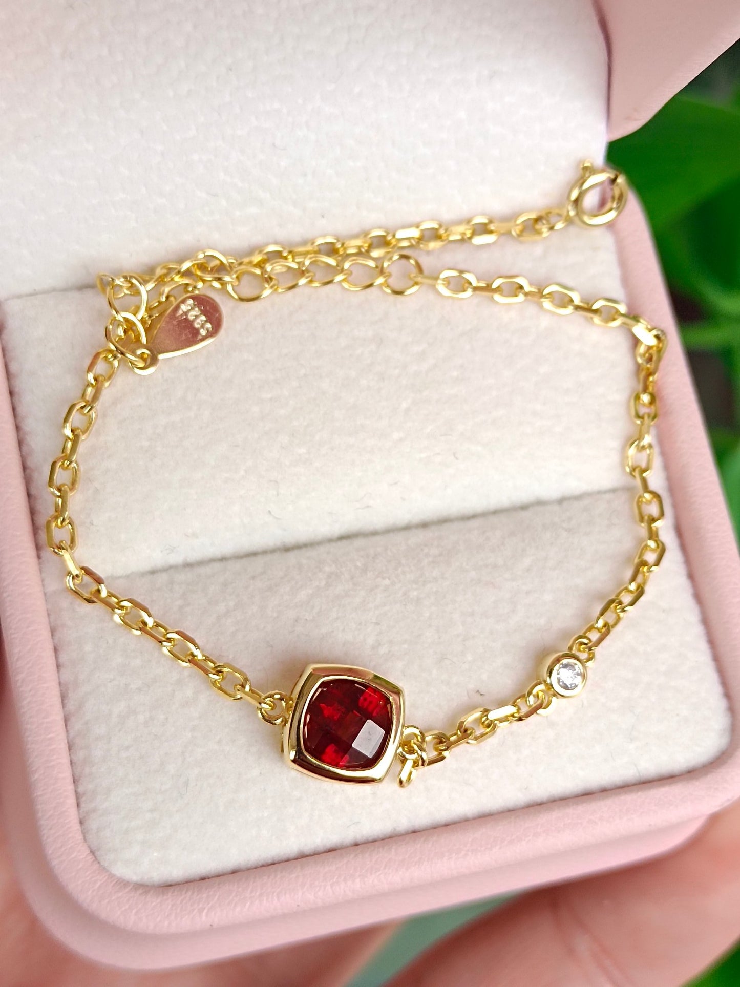 Utsökt Princess-Cut Granat Armband - Unik smyckedesign