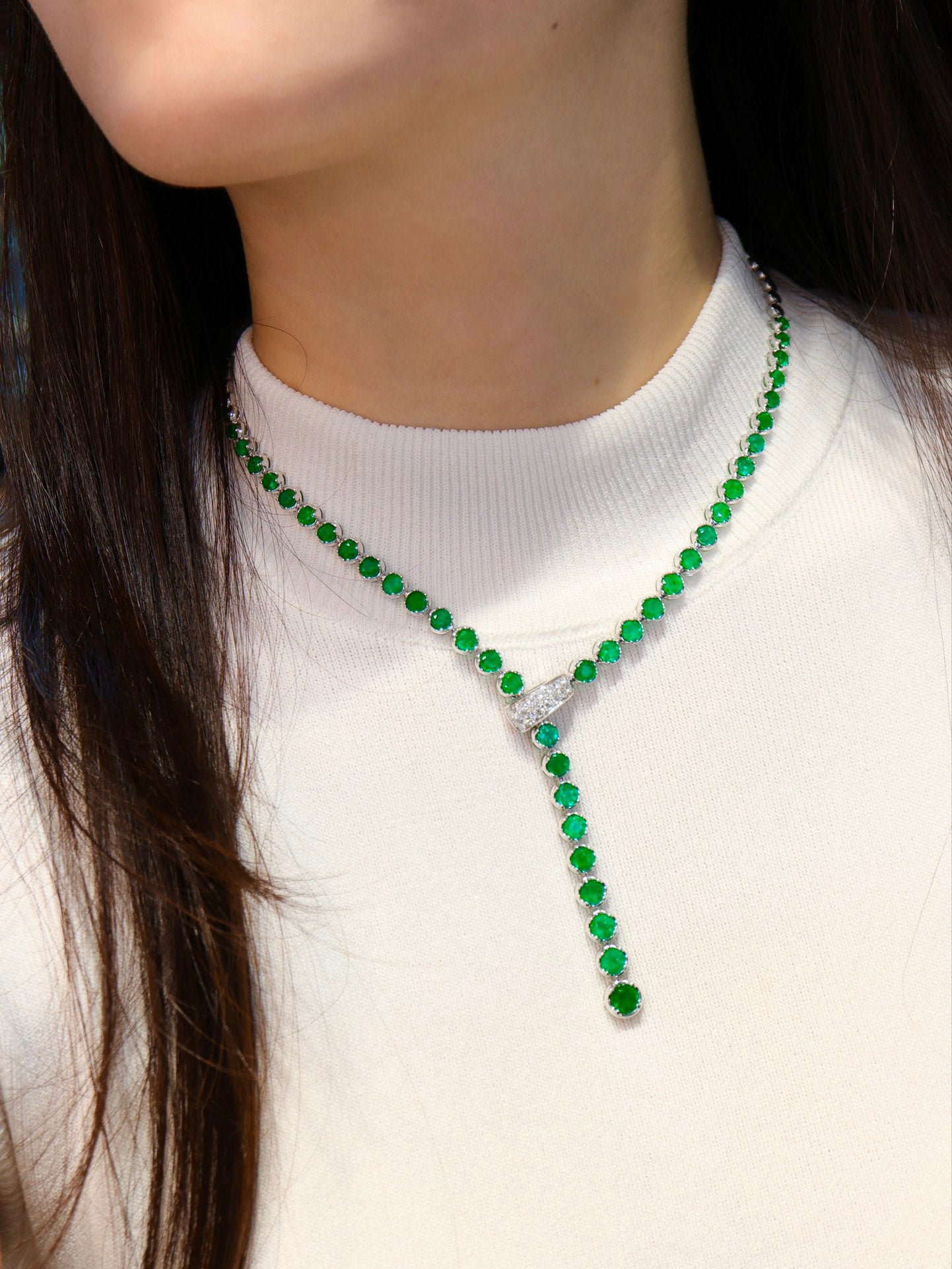 Emerald Elegance: 18K guld inbäddad Panjshir Emerald halsband