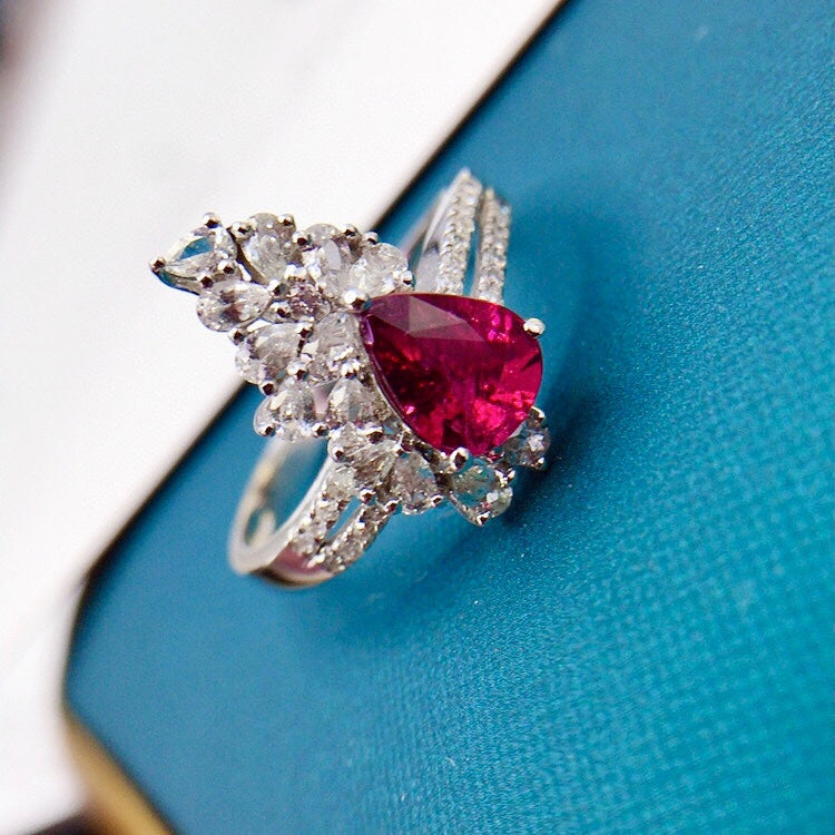 Elegant 18K Gold Natural Tourmaline Ring - A Must-Have Jewelry