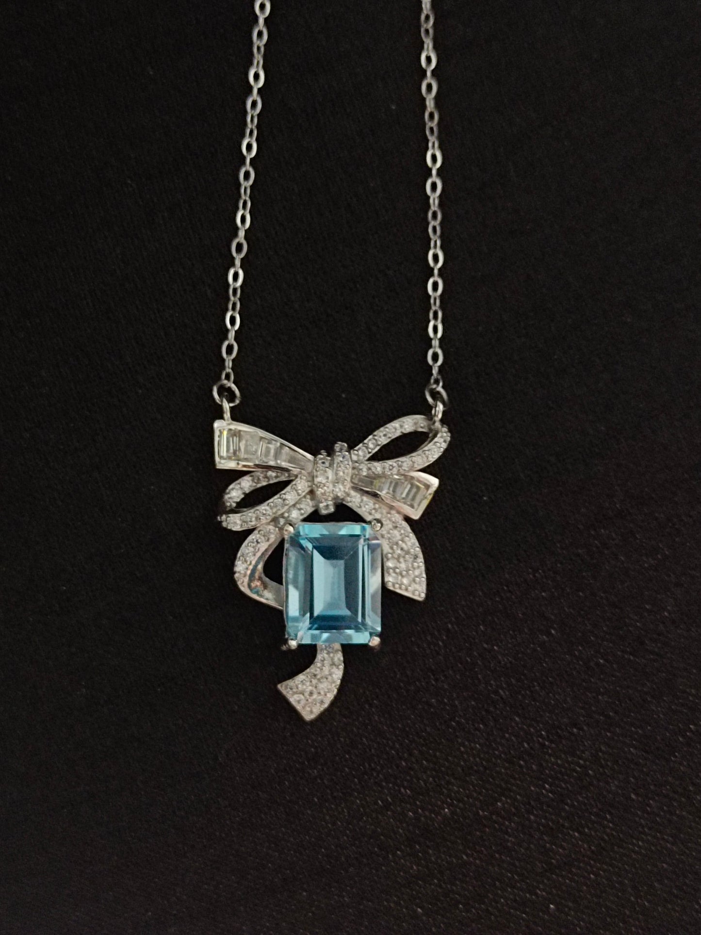 Colier luxos cu papion cu topaz natural în tăietură pătrată - bijuterii rafinate