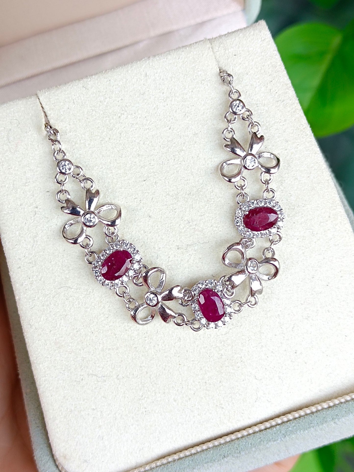 Adorable Ruby Bowknot Bracelet - Elegant and Fashionable Jewelry