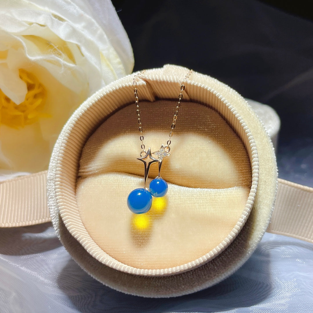 وصول جديد: قلادة من الكهرمان الأزرق الدومينيكي المضمنة بالذهب عيار 18 قيراط - مجوهرات أنيقة